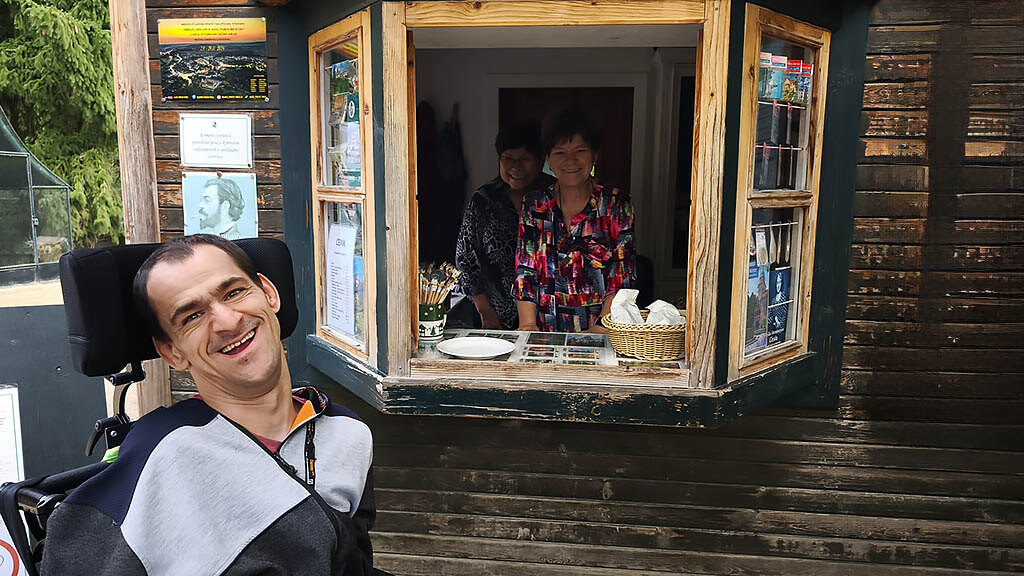 v CDS výletují